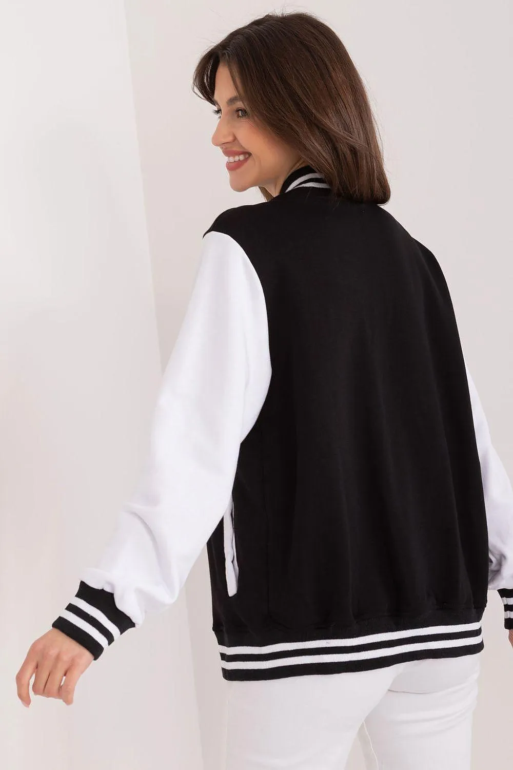 Chic Snap Button Sweatshirt for Active Women