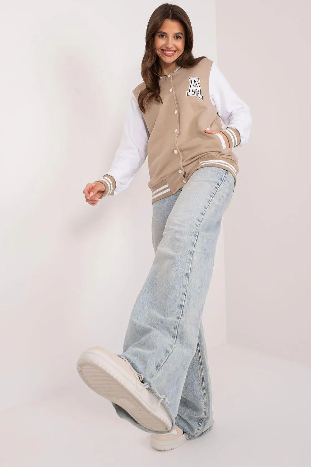 Chic Snap Button Sweatshirt for Active Women