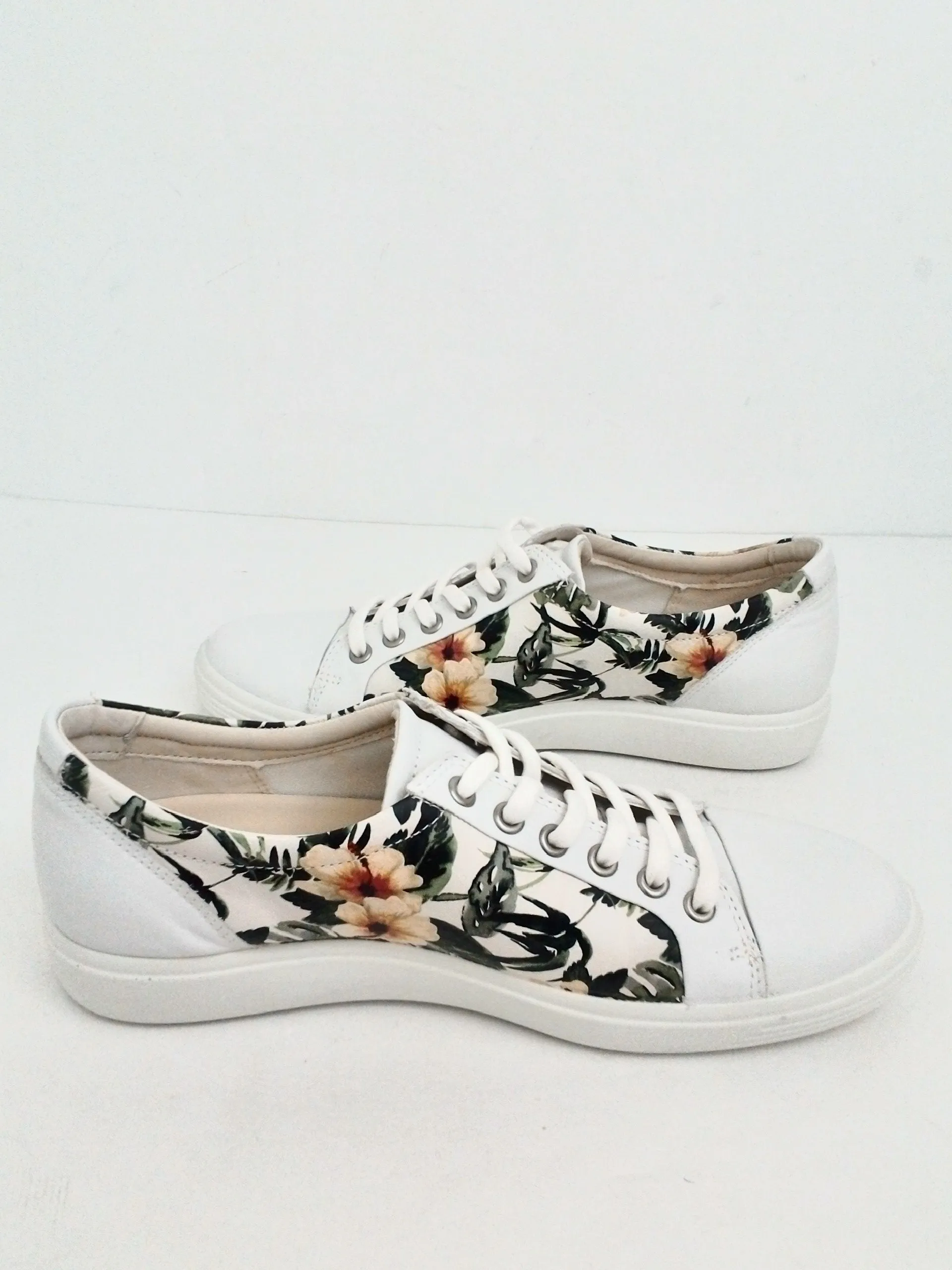 Ecco Danish Design Women's white/Beige/Green Sneakers Size 9