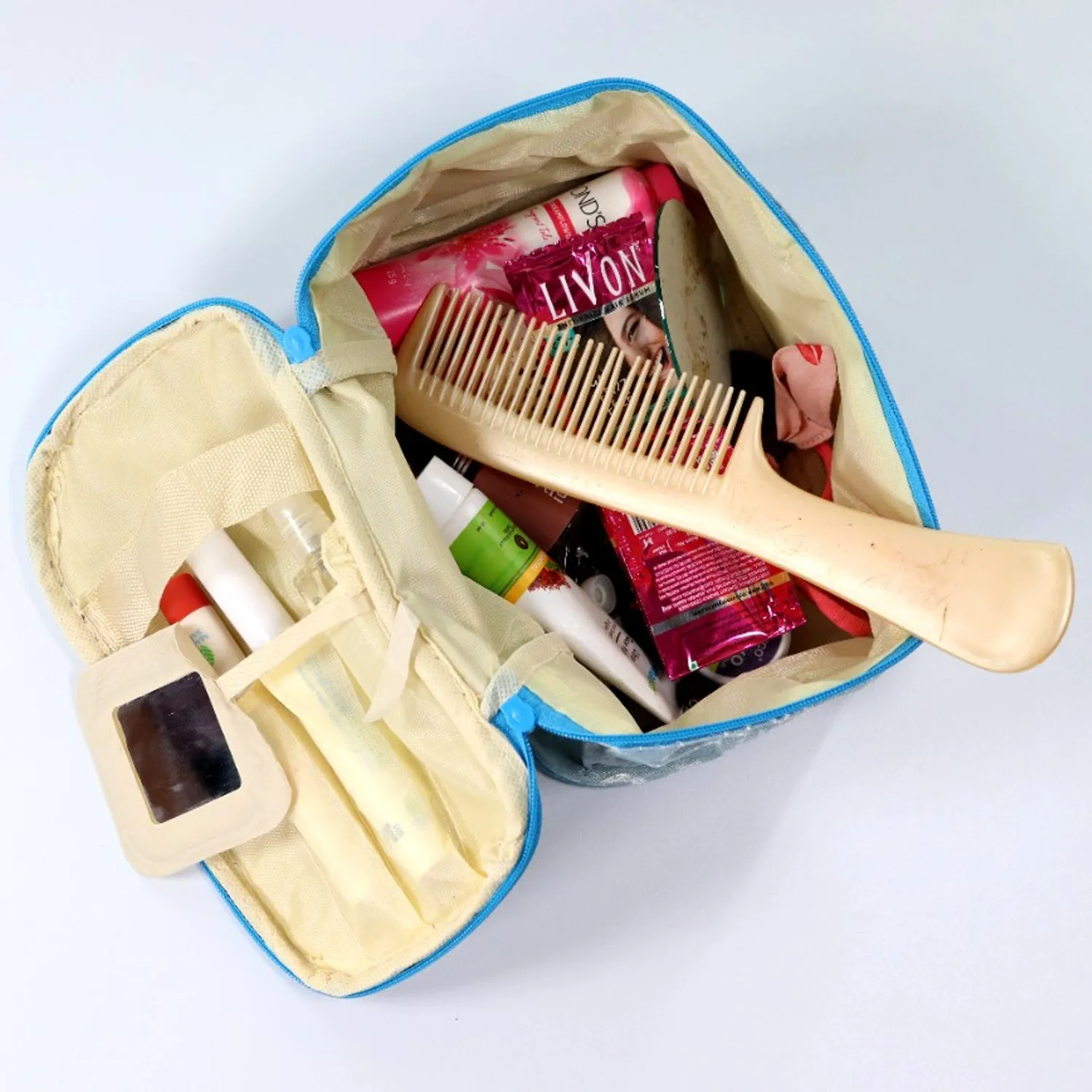 PORTABLE MAKEUP BAG WIDELY USED BY WOMENS FOR STORING THEIR MAKEUP EQUIPMENTS AND ALL WHILE TRAVELLING AND MOVING.