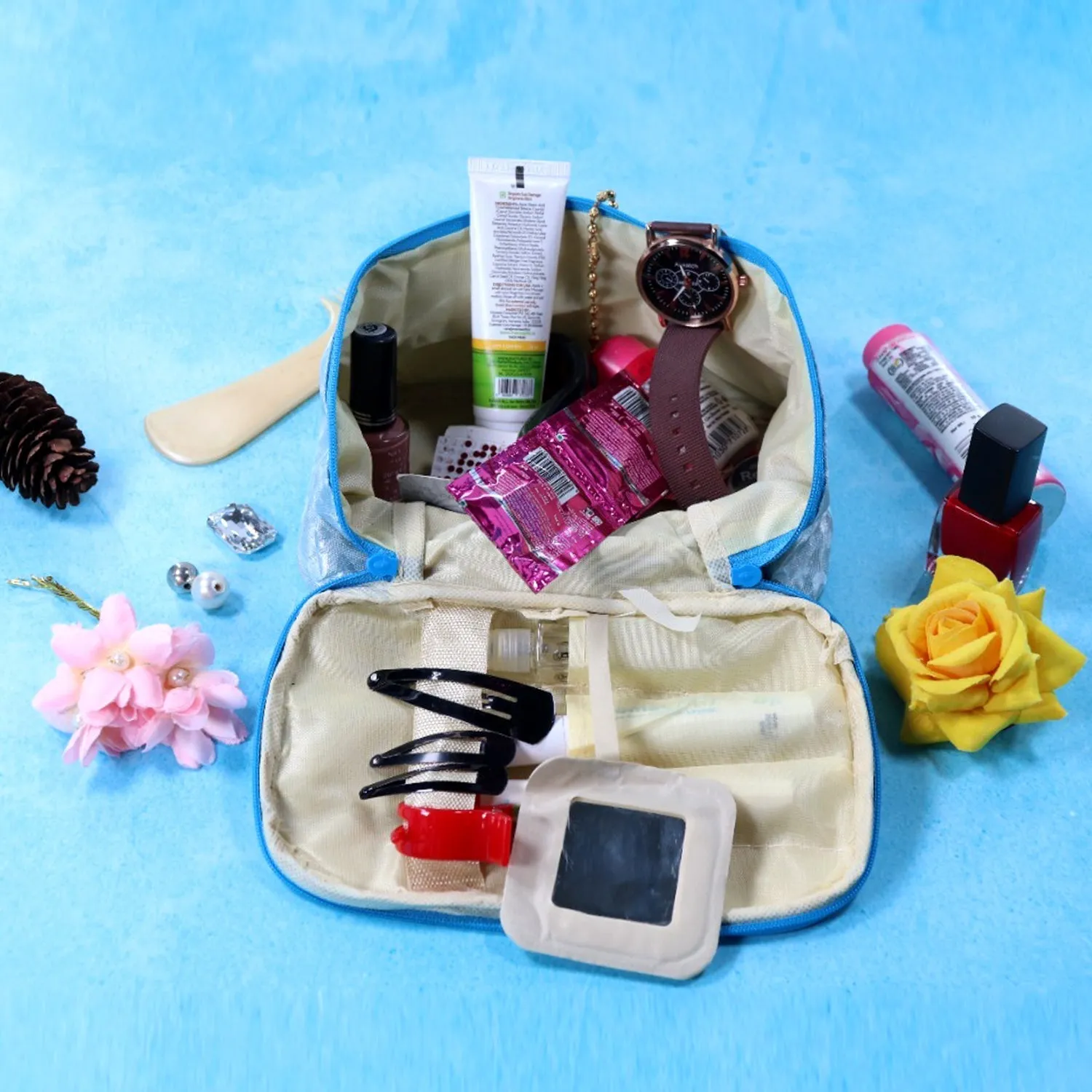 PORTABLE MAKEUP BAG WIDELY USED BY WOMENS FOR STORING THEIR MAKEUP EQUIPMENTS AND ALL WHILE TRAVELLING AND MOVING.