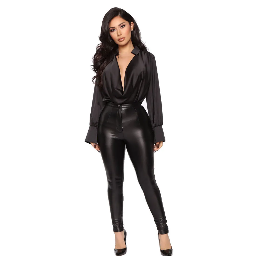 Shannon  Langarm Satin Oberteil mit tiefem V-Ausschnitt