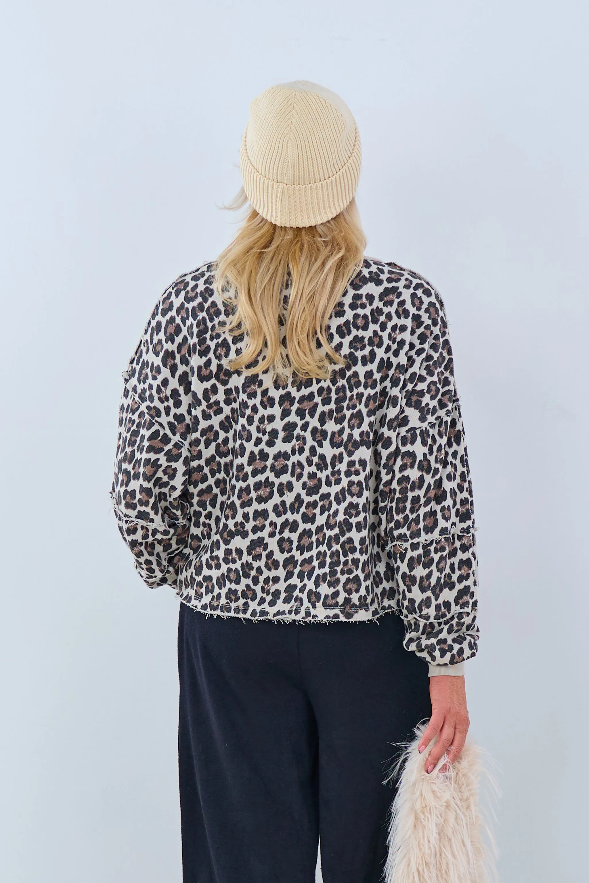 Sweaty mit Känguru Tasche, leo-beige-schwarz