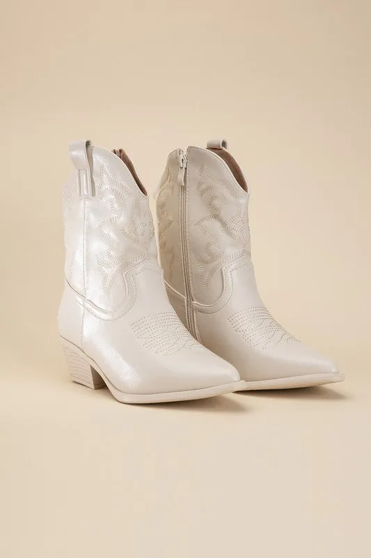 WILLA Western Booties