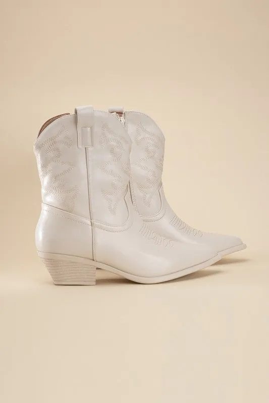 WILLA Western Booties